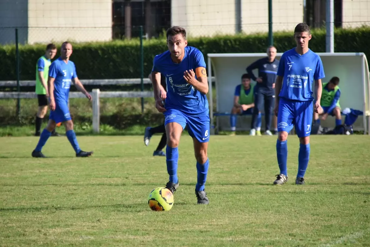 Statistiques du joueur: Alexis RAMARE. Poste: Milieu saison: 2021/2022 et décisif 6 fois - Foot SEPQ - Football QUEDILLAC