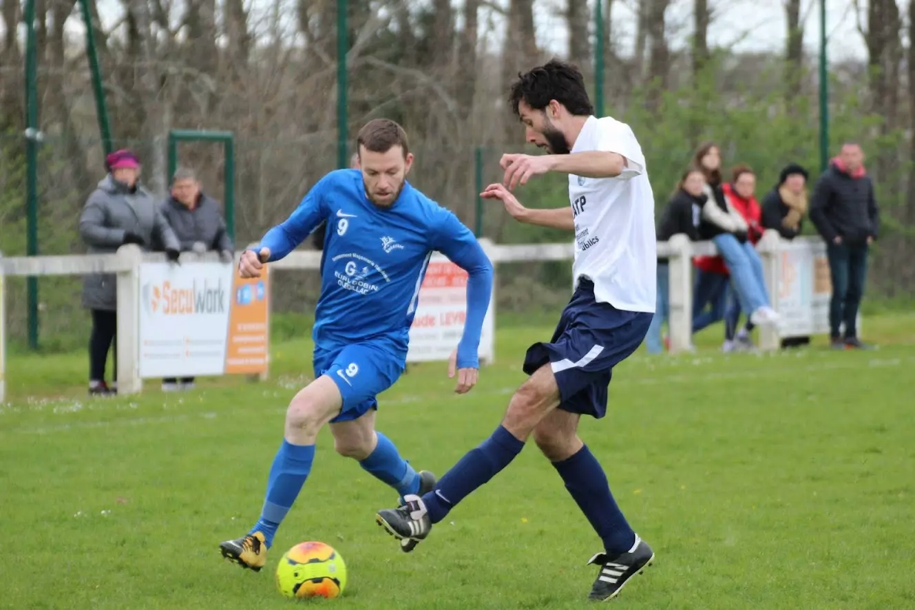 Statistiques du joueur: Aurelien BUREL. Poste: Attaquant saison: 2021/2022 et décisif 3 fois - Foot SEPQ - Football QUEDILLAC