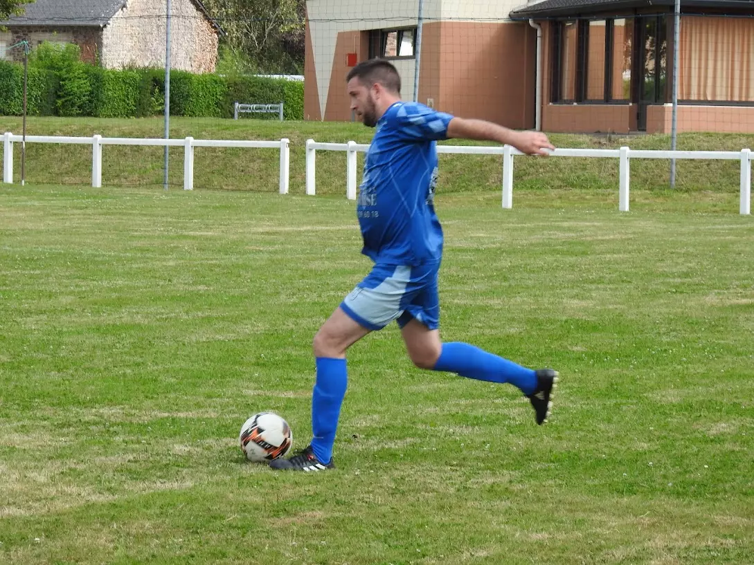 Statistiques du joueur: Damien Delatouche. Poste: Milieu saison: 2022/2023  - Foot SEPQ - Football QUEDILLAC