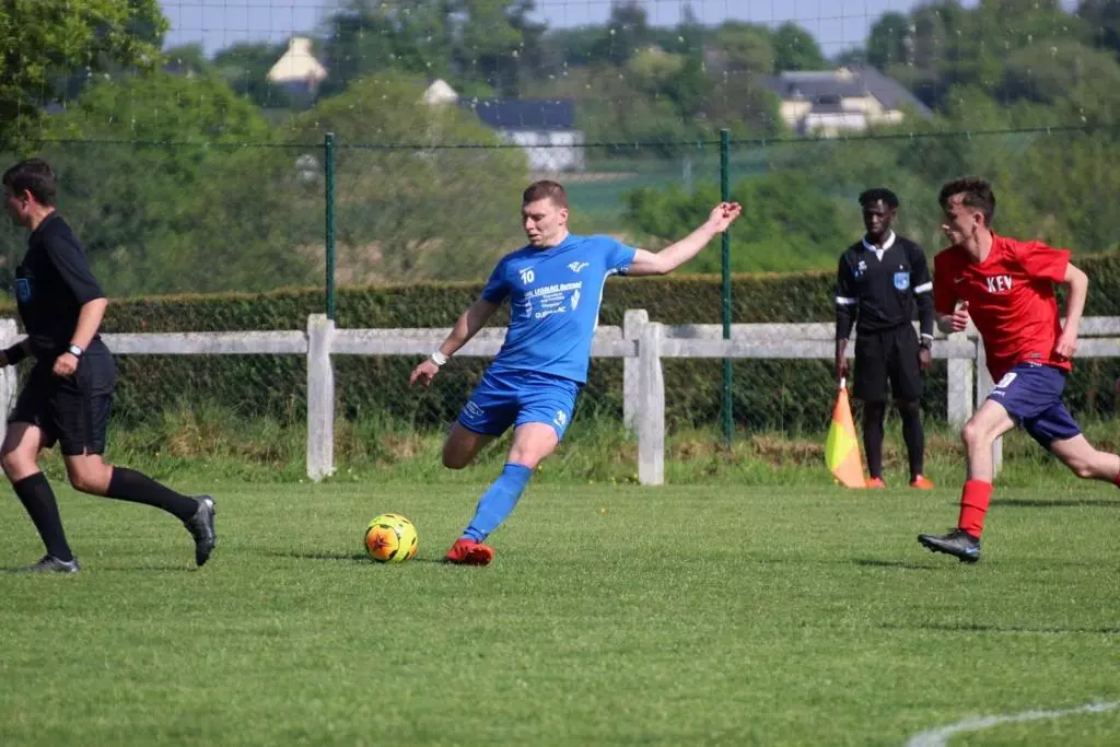 Statistiques du joueur: Fabien BUREL. Poste: Attaquant saison: 2021/2022 et décisif 15 fois - Foot SEPQ - Football QUEDILLAC