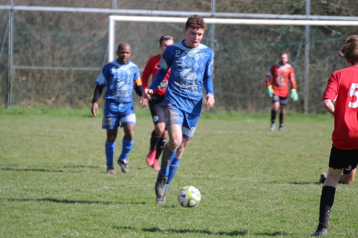 Statistiques du joueur: Romain THÉAUD. Poste: Milieu saison: 2021/2022 et décisif 2 fois - Foot SEPQ - Football QUEDILLAC