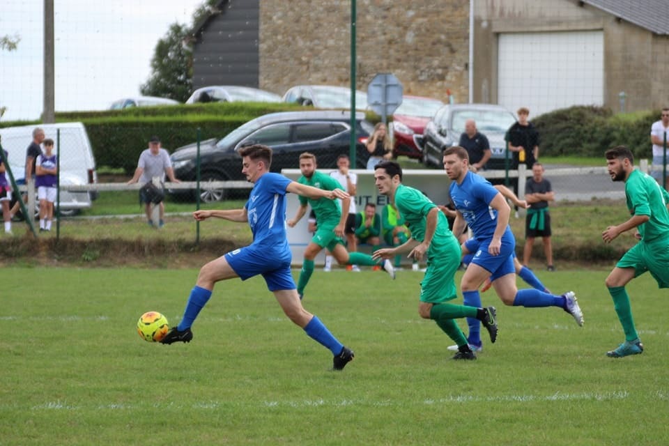 Statistiques du joueur: Adrien Desbois. Poste: Milieu saison: 2022/2023 et décisif 11 fois - Foot SEPQ - Football QUEDILLAC